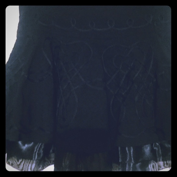 Mini skirt with tulle underneath skirt - Picture 1 of 3